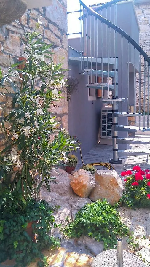 Apartment Li Tar-Vabriga 0*,