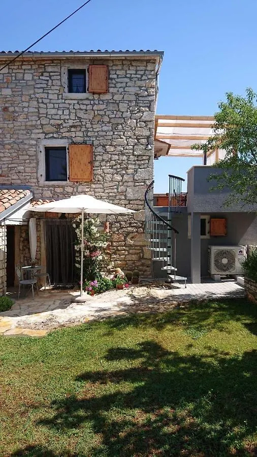Apartment Li Tar-Vabriga 0*,